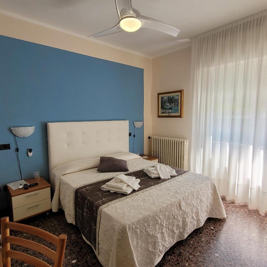 Hotel Bellavista Meuble มอนเต อิโซลา ภายนอก รูปภาพ