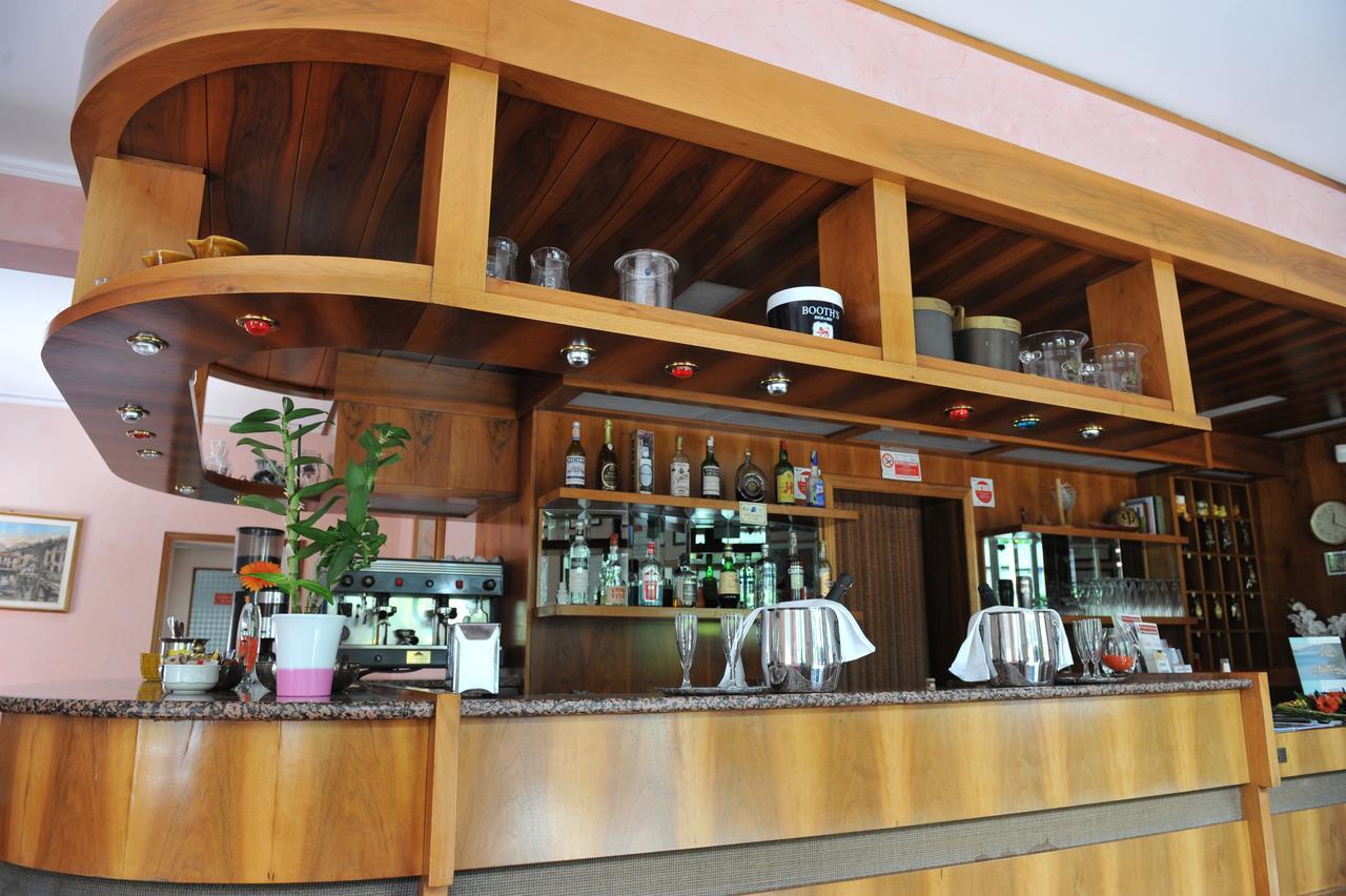 Hotel Bellavista Meuble มอนเต อิโซลา ภายนอก รูปภาพ
