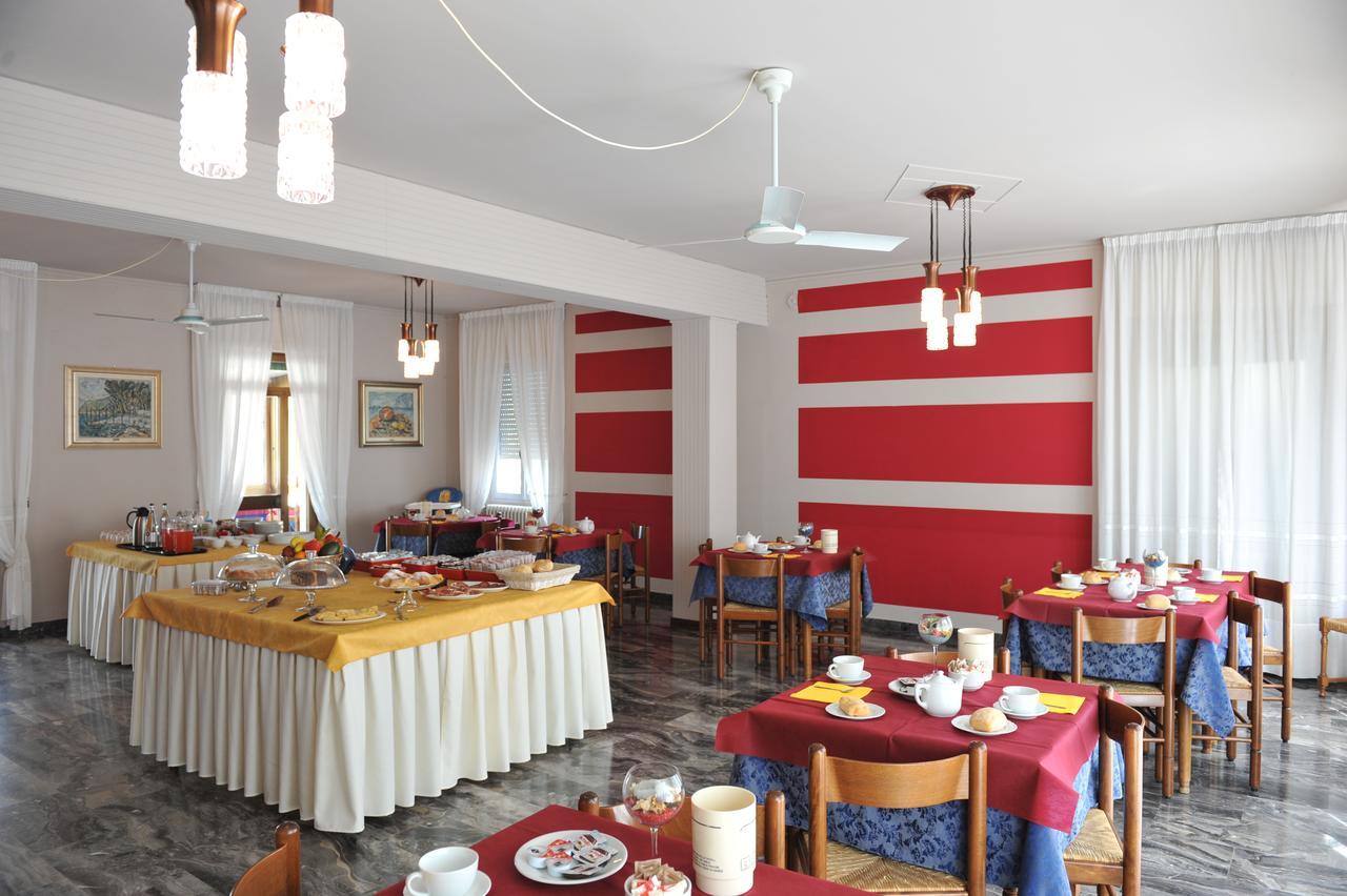 Hotel Bellavista Meuble มอนเต อิโซลา ภายนอก รูปภาพ