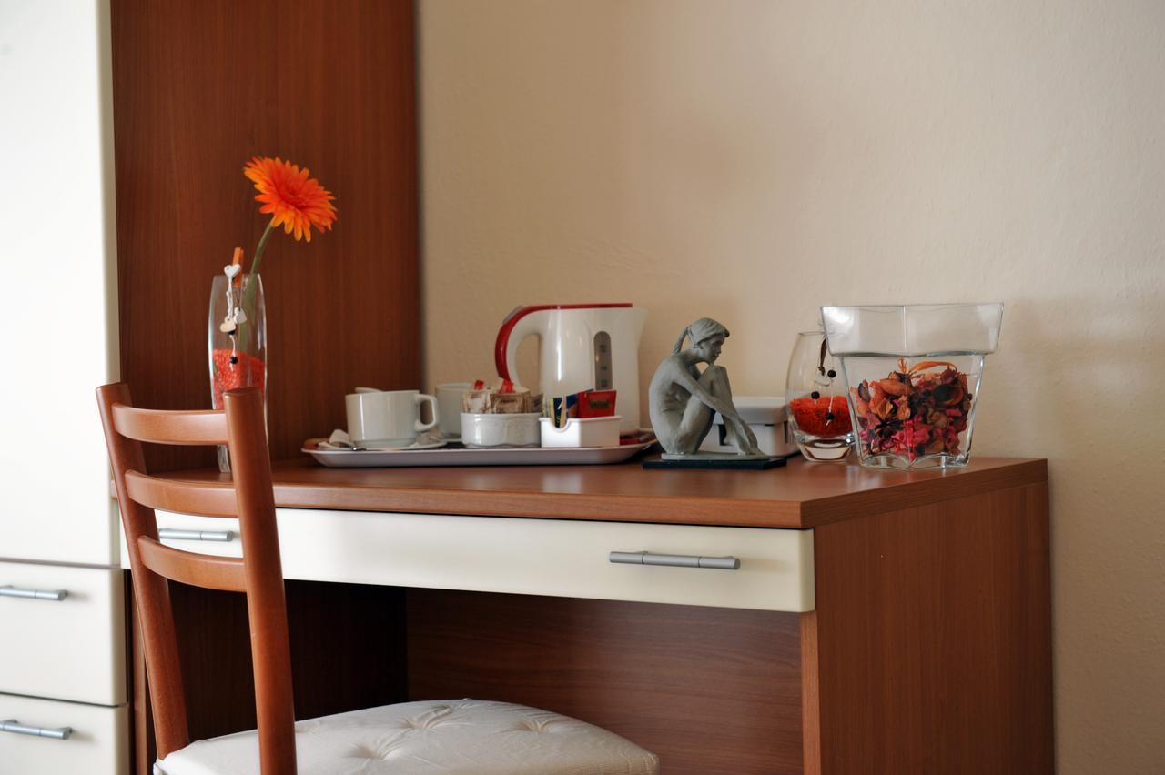 Hotel Bellavista Meuble มอนเต อิโซลา ภายนอก รูปภาพ