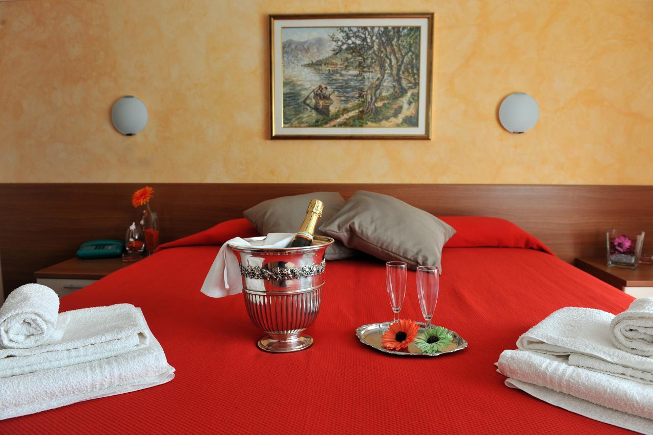 Hotel Bellavista Meuble มอนเต อิโซลา ภายนอก รูปภาพ